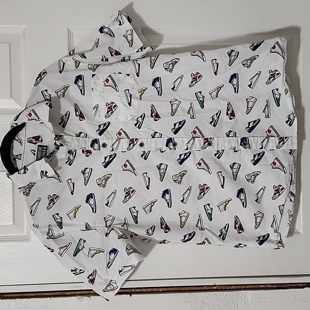 Sneaker Button Up